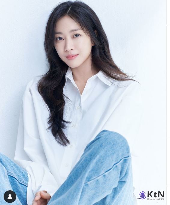 김수현, '넉오프'로 컴백 "짝퉁 세계의 제왕이 된다"...조보아와 첫 연기 호흡 사진=2024.8.26 각 소속사  인스타그램 갈무리  @goldmedalist_official  @xyzstudio_official/ 편집 K trendy NEWS DB ⓒ케이 트렌디뉴스 무단전재 및 수집, 재배포금지