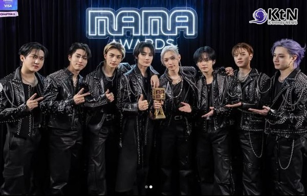 마마 대상·빌보드 차트 석권… 스트레이 키즈, K-팝 신기록인 '빌보드 200' 7연속 1위    사진=2025 12.01   mnet_mama 스트레이 키즈, ‘2025 마마 어워즈’ 대상...2관왕 수상 K trendy NEWS DB ⓒ케이 트렌디뉴스 무단전재 및 수집, 재배포금지