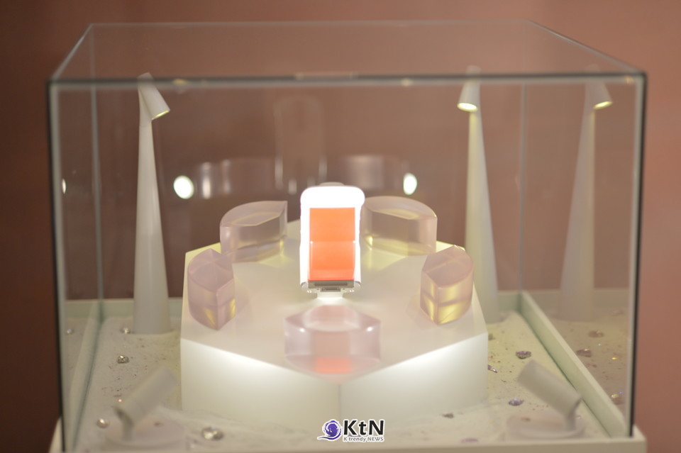 소비자의 취향이 제품 자체보다 경험에 가까워지고, 디지털 플랫폼의 확산이 소비 동선을 완전히 바꿔놓으면서 K뷰티의 중심축이 장비와 콘텐츠로 이동하고 있다. /사진=Cleo Refton 큐빅, K trendy NEWS DB ⓒ케이 트렌디뉴스 무단전재 및 수집, 재배포금지