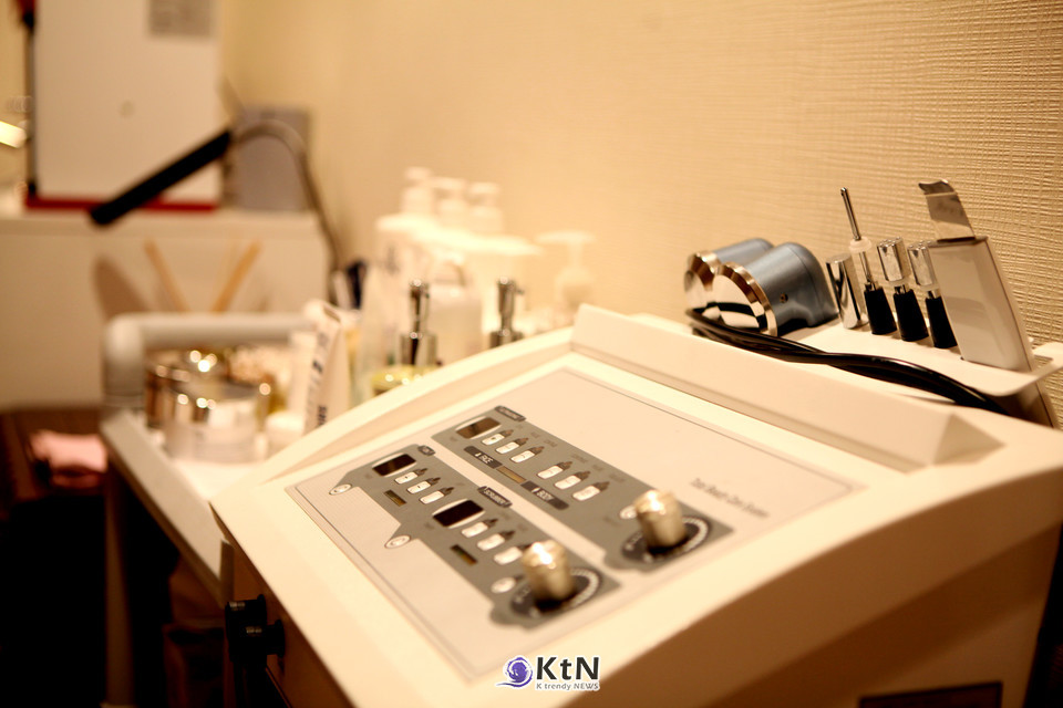 의료기관은 복합 관리 프로그램을 강화하며 에스테틱이 가진 반복·관리형 구조를 받아들이기 시작했고, 에스테틱은 고객 요구가 정교해지면서 의료 기술의 언어와 논리를 빠르게 흡수하고 있다. /사진=에스테틱, K trendy NEWS DB ⓒ케이 트렌디뉴스 무단전재 및 수집, 재배포금지