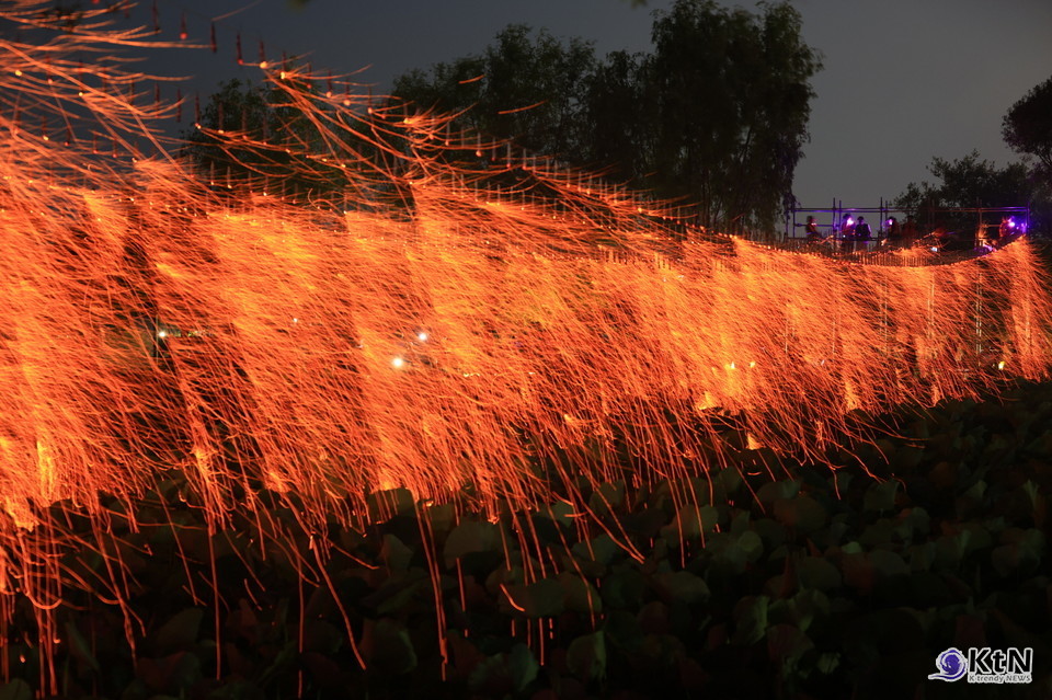 불꽃의 한국학, 하냥살이 낙화놀이. 사진=하냥살이 낙화놀이, K trendy NEWS DB ⓒ케이 트렌디뉴스 무단전재 및 수집, 재배포금지