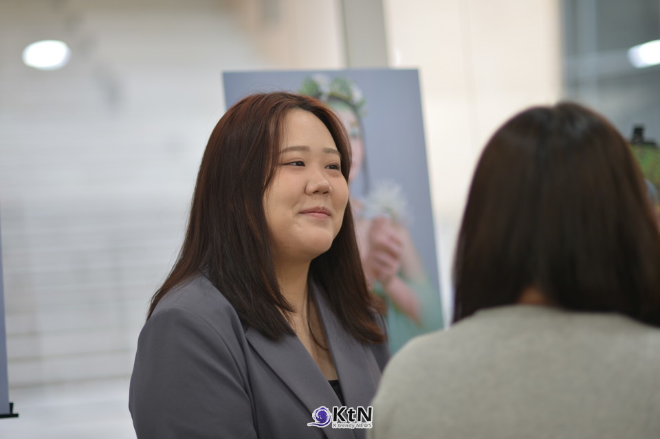 홍지민은 네일 분야의 기술적 전문성을 기반으로 창업 여부를 고려하고 있다. /사진=김포대학교 뷰티아트과 이수아·홍지민, 〈Verdant Forest〉, 2025 , K trendy NEWS DB ⓒ케이 트렌디뉴스 무단전재 및 수집, 재배포금지
