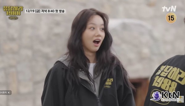 "재밌네" 류준열 혜리 없을 때만 등장?!...‘응팔’ 회식 온라인 반응  사진=2025 12.12  채널십오야 갈무리/ 편집 K trendy NEWS DB ⓒ케이 트렌디뉴스 무단전재 및 수집, 재배포금지