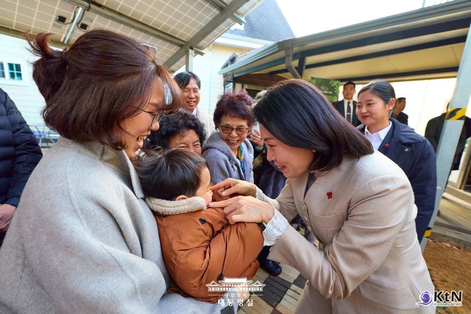 김혜경 여사, 청주 쌍샘자연교회 방문. 사진=대통령실, K trendy NEWS DB ⓒ케이 트렌디뉴스 무단전재 및 수집, 재배포금지