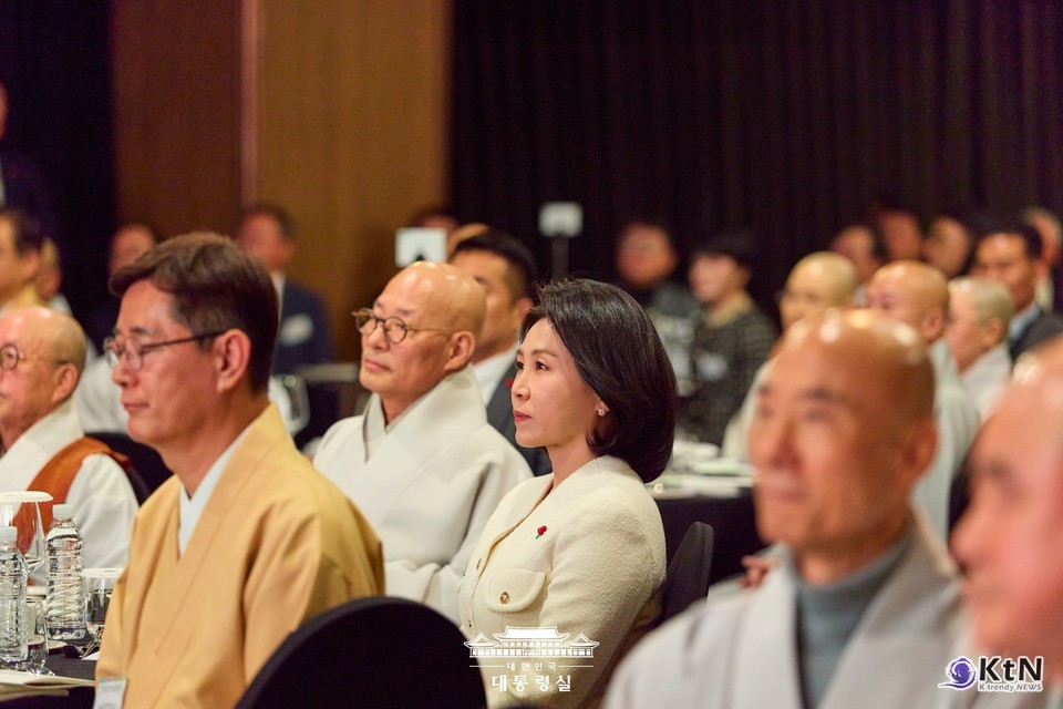 불교지도자 초청 국민화합기원 송년만찬 참석. 사진=대통령실, K trendy NEWS DB ⓒ케이 트렌디뉴스 무단전재 및 수집, 재배포금지