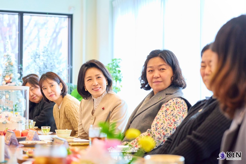 김혜경 여사, 맘스캠프와 육아 및 여성일자리 차담회. 사진=대통령실, K trendy NEWS DB ⓒ케이 트렌디뉴스 무단전재 및 수집, 재배포금지