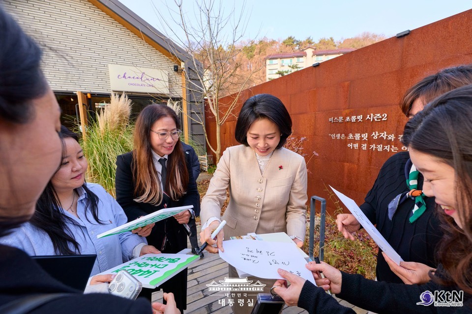 김혜경 여사, 맘스캠프와 육아 및 여성일자리 차담회. 사진=대통령실, K trendy NEWS DB ⓒ케이 트렌디뉴스 무단전재 및 수집, 재배포금지