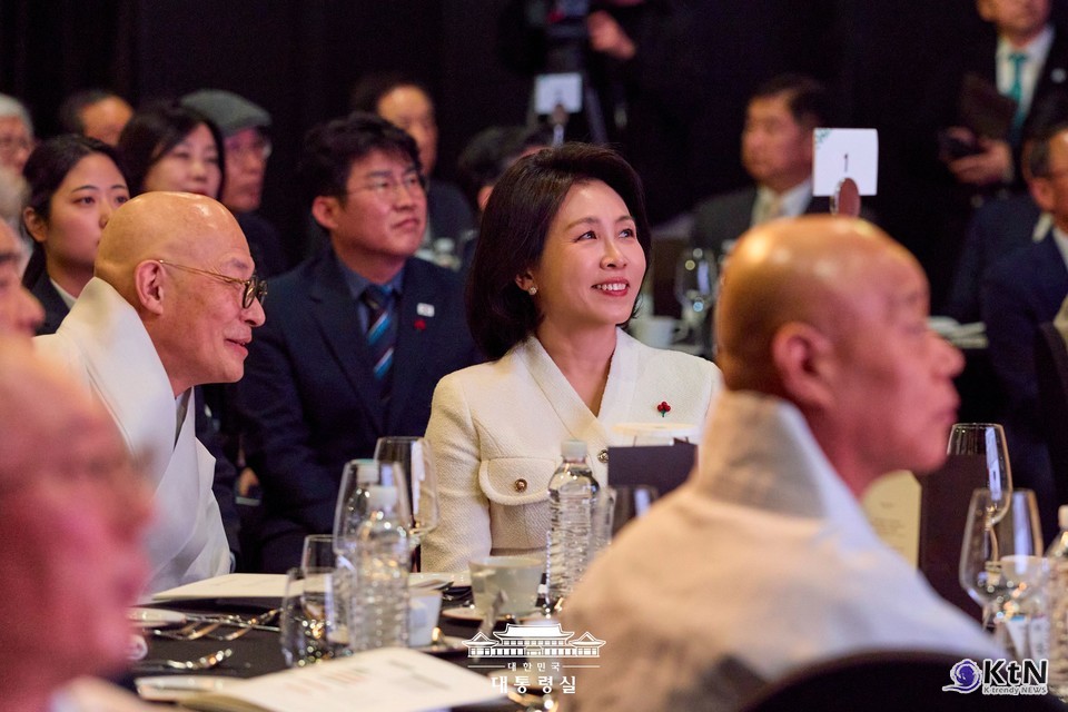 불교지도자 초청 국민화합기원 송년만찬 참석. 사진=대통령실, K trendy NEWS DB ⓒ케이 트렌디뉴스 무단전재 및 수집, 재배포금지