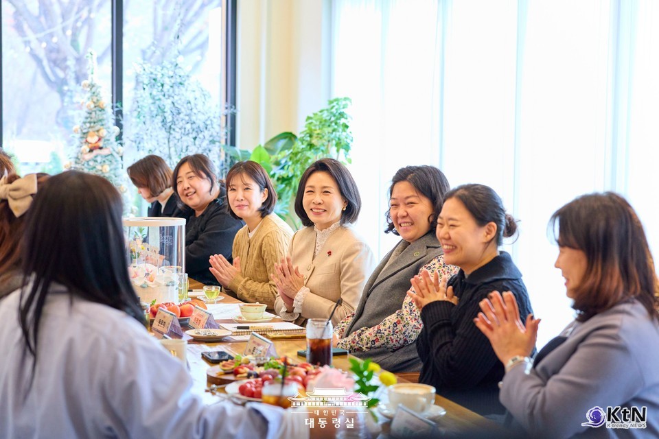 김혜경 여사, 맘스캠프와 육아 및 여성일자리 차담회. 사진=대통령실, K trendy NEWS DB ⓒ케이 트렌디뉴스 무단전재 및 수집, 재배포금지