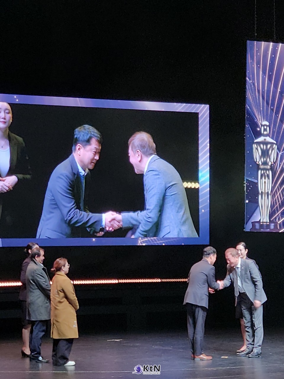 한국연극협회 제63회 K-Theater Awards 공로상(단체) 부문을 수상하고있는 극단 까치놀 대표 이영민./사진=K trendy NEWS DB ⓒ케이 트렌디뉴스 무단전재 및 수집, 재배포금지