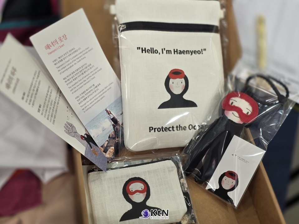 굿즈는 단순한 기념품이 아니다. 팬덤의 정체성을 확인하는 수단이자 반복 소비를 유도하는 장치다. /사진=K trendy NEWS DB ⓒ케이 트렌디뉴스 무단전재 및 수집, 재배포금지