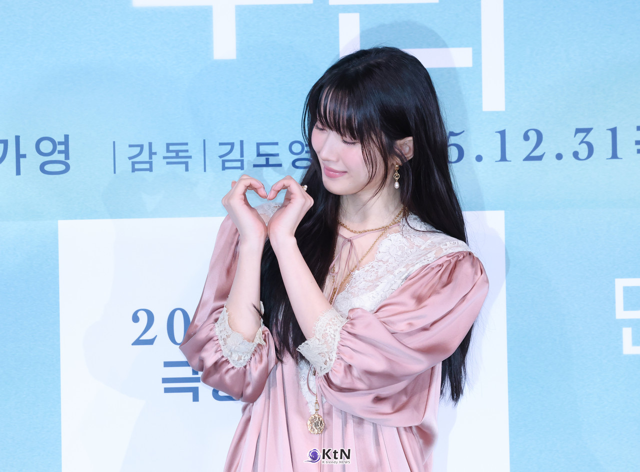 배우 문가영이 영화 '만약에 우리' 언론 배급 시사회 및 기자간담회에 참석해 포토타임에 포즈를 취하고있다. / K trendy NEWS DB. ⓒ케이 트렌디뉴스 무단전재 및 수집, 재배포금지.