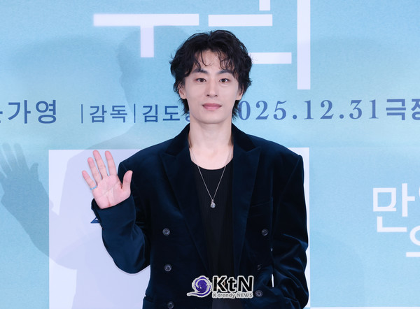 배우 구교환 영화 '만약에 우리' 언론 배급 시사회 및 기자간담회에 참석해 포토타임에 포즈를 취하고있다. / K trendy NEWS DB. ⓒ케이 트렌디뉴스 무단전재 및 수집, 재배포금지.