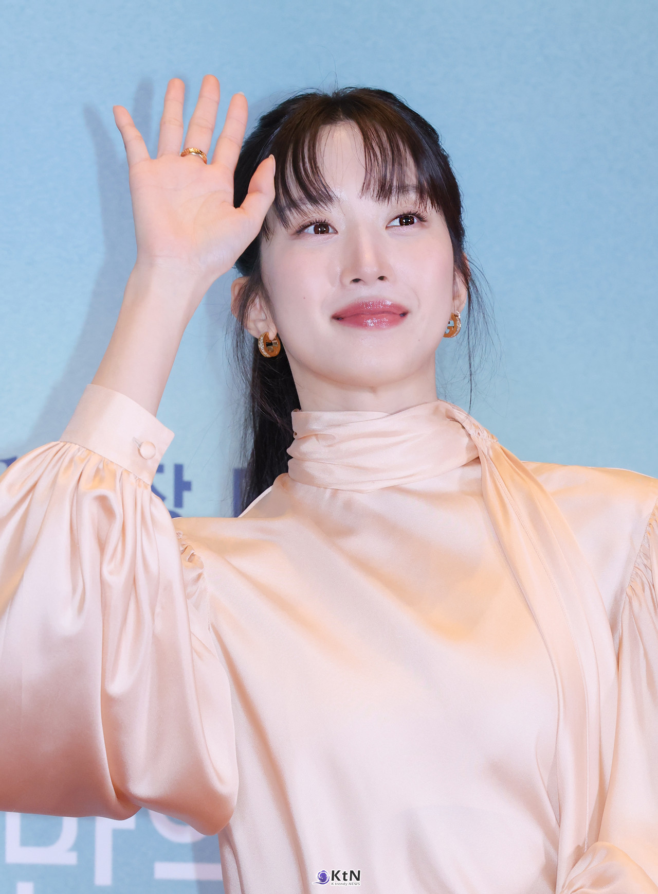 배우 문가영이 영화 '만약에 우리' 쇼케이스에 참석해 예비 관객들의 연애 고민 상담을 해주고있다. / K trendy NEWS DB. ⓒ케이 트렌디뉴스 무단전재 및 수집, 재배포금지.