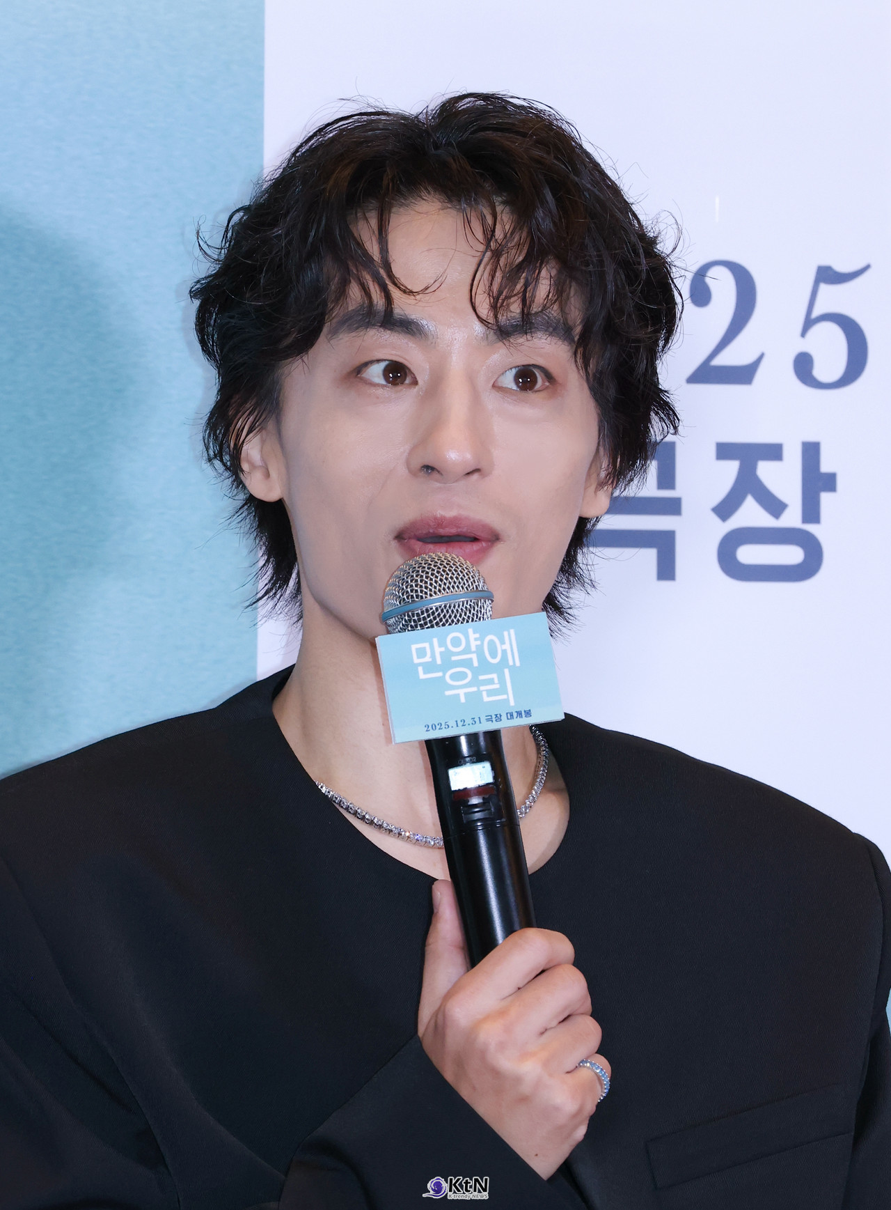 배우 구교환이 영화 '만약에 우리' 쇼케이스에 참석해 예비 관객들의 연애 고민 상담을 해주고있다. / K trendy NEWS DB. ⓒ케이 트렌디뉴스 무단전재 및 수집, 재배포금지.