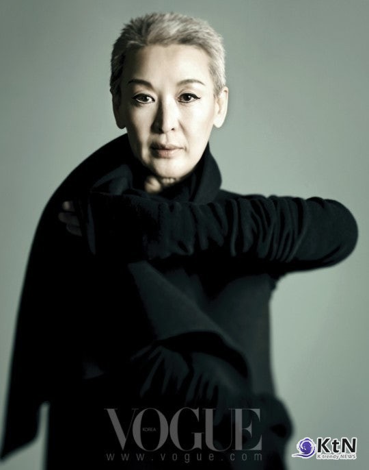 한국 연극의 얼굴, 배우 윤석화 향년 69세로 별세…반세기 무대의 막 내리다  사진=2025 12.19 보그  K trendy NEWS DB ⓒ케이 트렌디뉴스 무단전재 및 수집, 재배포금지