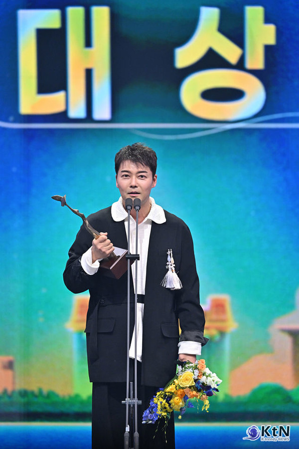 전현무, 데뷔 20년 만에 첫 KBS 연예대상 “아버지 병환 힘들었다” [종합]  사진=2025 12.22  KBS K trendy NEWS DB ⓒ케이 트렌디뉴스 무단전재 및 수집, 재배포금지