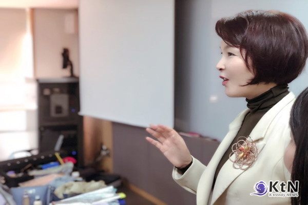 CMK 이미지코리아 조미경 대표 "퍼스널 컬러를 활용한 브랜드 경험 디자인이 효과적이지만, 브랜드가 트렌드를 따라가기보다는 자신만의 색을 확립하는 것이 더욱 중요하다."  사진=K trendy NEWS DB ⓒ케이 트렌디뉴스 무단전재 및 수집, 재배포금지