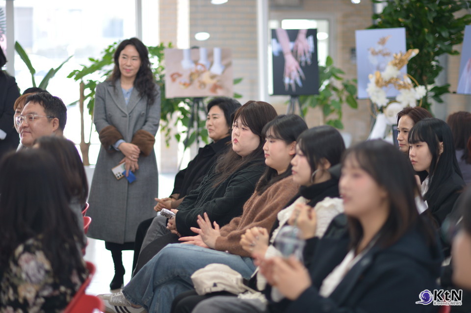 K-뷰티는 더 이상 ‘화장품’이 아니라 산업 시스템. 김포대학교 뷰티아트과 캡스톤 디자인 성과발표회. 사진=K trendy NEWS DB ⓒ케이 트렌디뉴스 무단전재 및 수집, 재배포금지