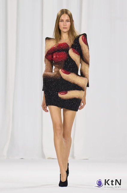 2025년 봄/여름 시즌, 올리비에 루스테잉(Olivier Rousteing)은 발망(Balmain)을 통해 패션과 예술, 그리고 인간성을 직조해냈다. / 사진= Balmain, K trendy NEWS DB ⓒ케이 트렌디뉴스 무단전재 및 수집, 재배포금지