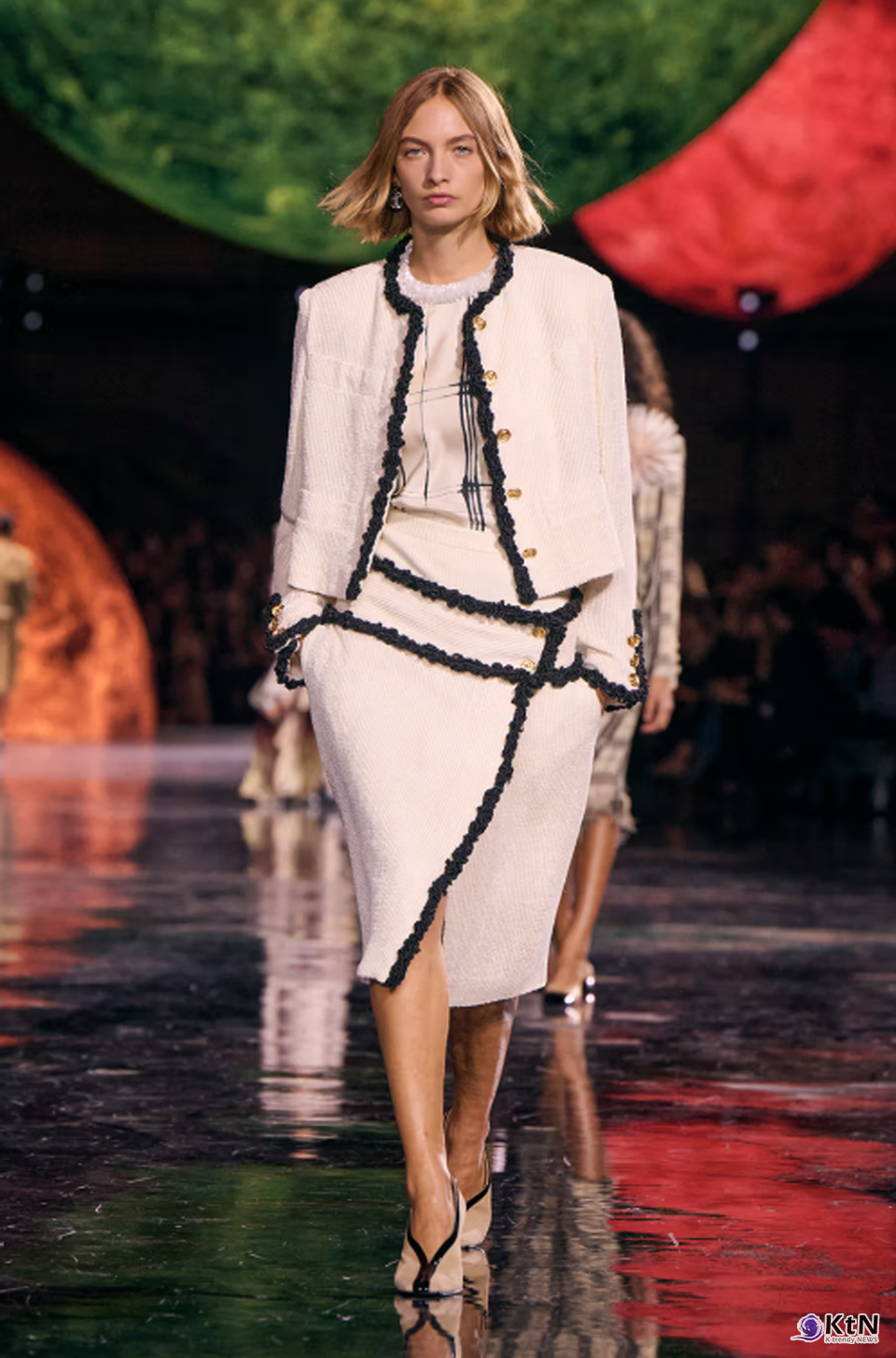 Matthieu Blazy's Debut SS26 Collection Redefines the Chanel Woman. 사진=Chanel, K trendy NEWS DB ⓒ케이 트렌디뉴스 무단전재 및 수집, 재배포금지