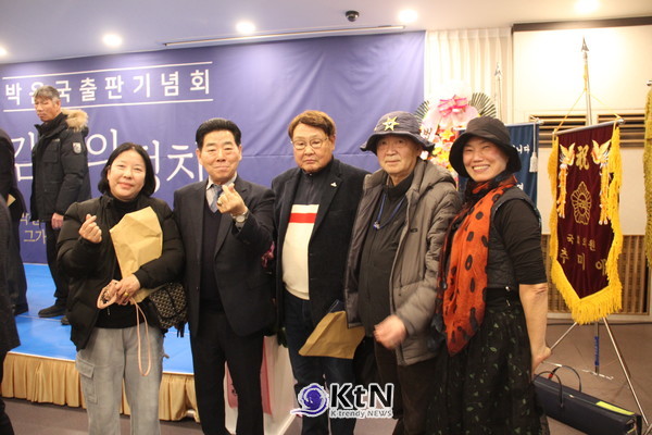 복지방송TV 경기북부에서도 한상귀 사장을 비롯한 임원진이 대거 참석하여 출판기념회를 축하했다. (사진=조영식 기자)