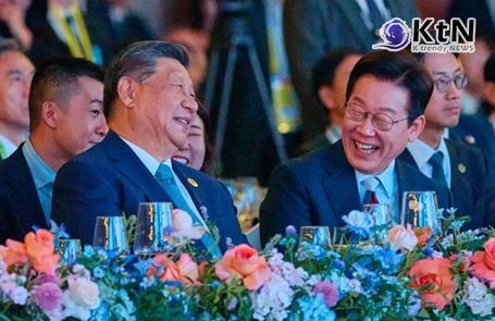 시진핑과 만나는 이재명, “AI와 인구위기, 함께 풀자” 경주 APEC서 협력 리더십 강조  사진=2025 11. 01  ktv  이매진 K trendy NEWS DB ⓒ케이 트렌디뉴스 무단전재 및 수집, 재배포금지