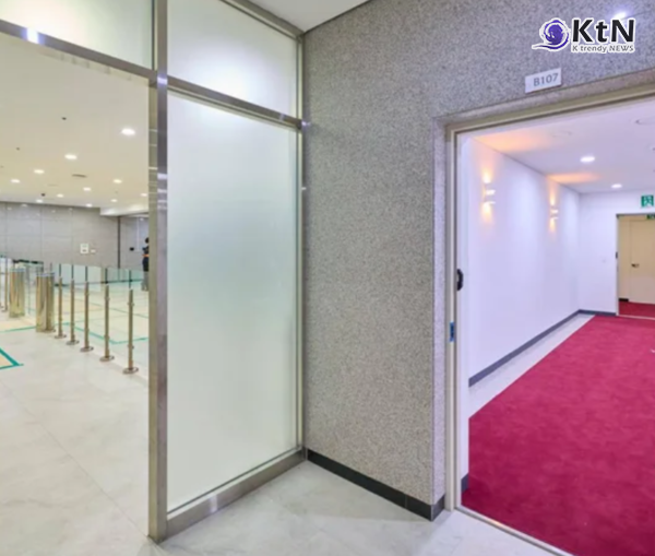 도어스테핑 중단의 진짜 이유? 사우나 모두 사실!…강훈식, 용산 대통령실 사진 공개  사진=2026. 01.02  김어준의 뉴스 공장 갈무리  / 편집 K trendy NEWS DB ⓒ케이 트렌디뉴스 무단전재 및 수집, 재배포금지