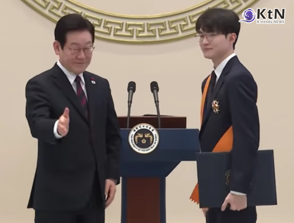 이재명 대통령, 페이커에 체육훈장 청룡장…e스포츠 첫 1등급  사진=2026. 01. jtbc 영상  갈무리 02 K trendy NEWS DB ⓒ케이 트렌디뉴스 무단전재 및 수집, 재배포금지