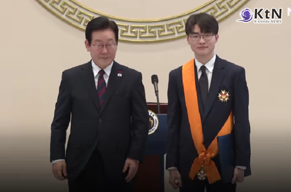 이재명 대통령, 페이커에 체육훈장 청룡장…e스포츠 첫 1등급  사진=2026. 01. jtbc 영상  갈무리 02 K trendy NEWS DB ⓒ케이 트렌디뉴스 무단전재 및 수집, 재배포금지