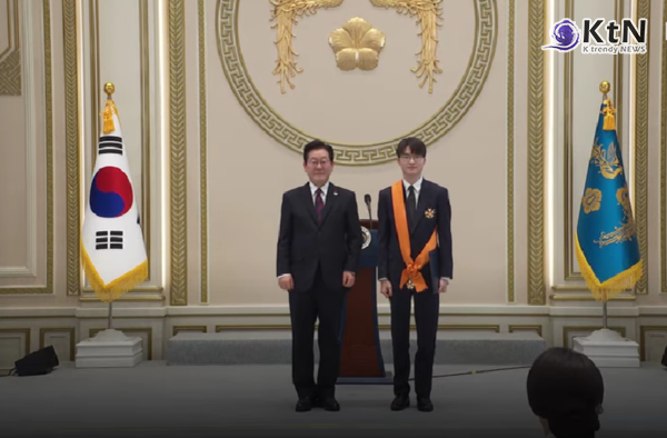 이재명 대통령, 페이커에 체육훈장 청룡장…e스포츠 첫 1등급  사진=2026. 01. jtbc 영상  갈무리 02 K trendy NEWS DB ⓒ케이 트렌디뉴스 무단전재 및 수집, 재배포금지