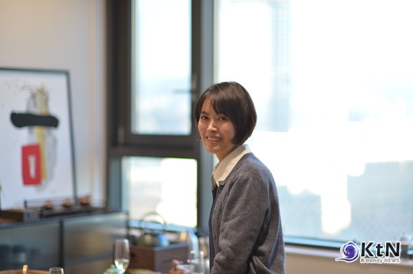  온넬(onnel) 원근희 대표"차는 그 자체로 하나의 우주입니다. 안길백차를 마실 때 우리는 자연이 허락한 희소한 순간을 경험하는 것이죠."   [온넬: ONNEL] 사진=K trendy NEWS DB ⓒ케이 트렌디뉴스 무단전재 및 수집, 재배포금지