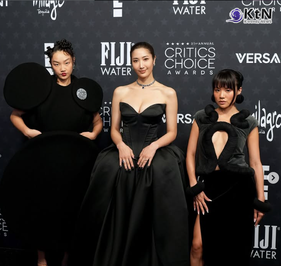 [속보] 케이팝 데몬 헌터스, 크리틱스 초이스 2관왕…디즈니·픽사 제쳤다 사진=2026. 01.05  @billboard   '케이팝 데몬 헌터스' 걸그룹 HUNTR/X 비하인드 오드리 누나, EJAE, REI AMI K trendy NEWS DB ⓒ케이 트렌디뉴스 무단전재 및 수집, 재배포금지