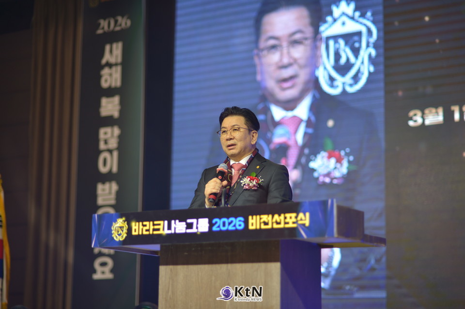 연단에서 피카소 전시의 당위성을 설명하는 차효준 의장의 모습. 이번 프로젝트는 난해함보다 보편성, 실험성보다 인지도를 앞세운 결정을 통해 회원들에게 더욱 가까이 다가가는 문화 예술 비즈니스를 지향한다.