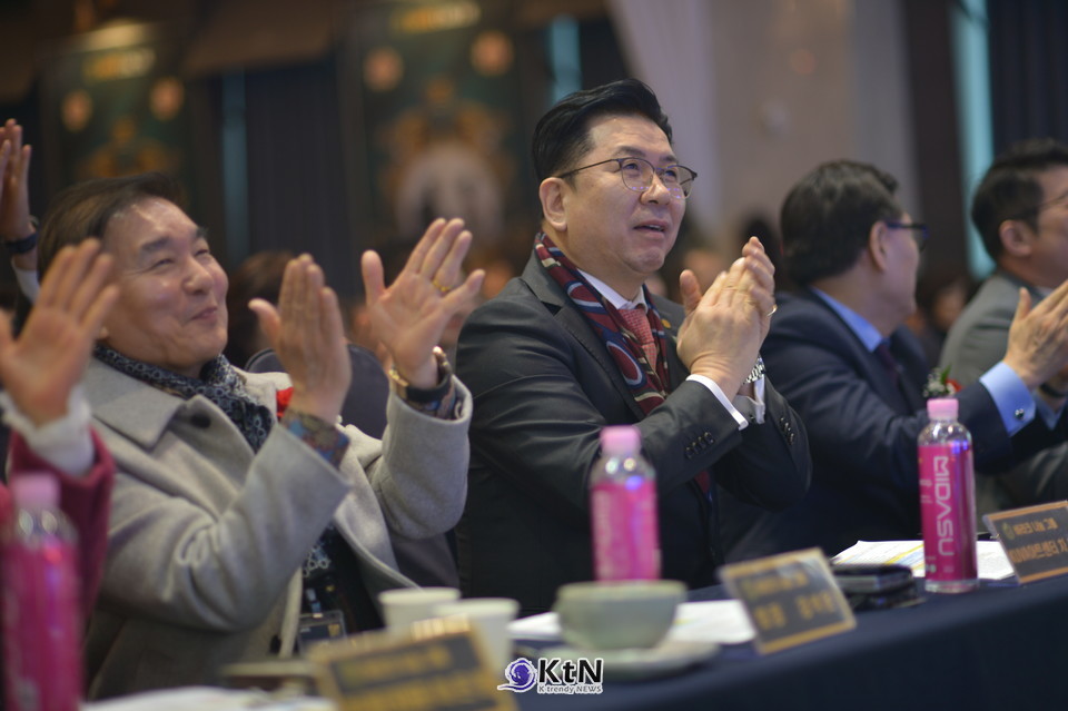 바라크 나눔 그룹(barrackgroup) 강석운 회장과 KUVA Art(꾸바아트) 차효준 의장/사진=K trendy NEWS DB ⓒ케이 트렌디뉴스 무단전재 및 수집, 재배포금지