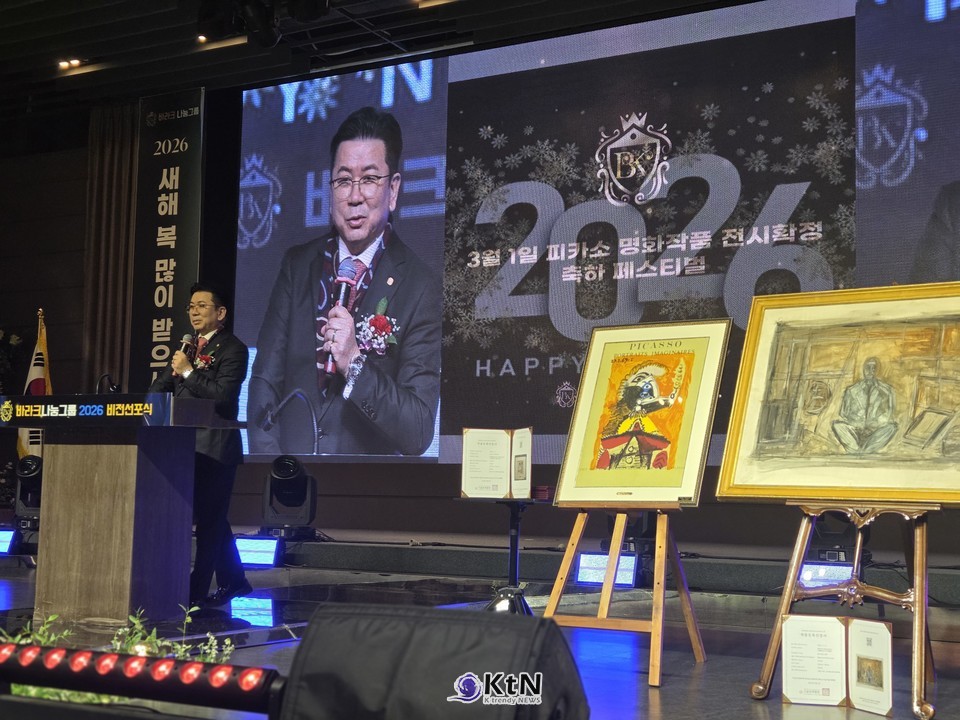 전시를 일회성 이벤트가 아닌 장기 운영 프로젝트로 확장하는 ‘비즈니스 아트’ 구상을 설명 중인 차효준 의장. 감상 이후에도 작품의 맥락이 이어지는 구조를 제시하고 있다. /사진=K trendy NEWS DB ⓒ케이 트렌디뉴스 무단전재 및 수집, 재배포금지