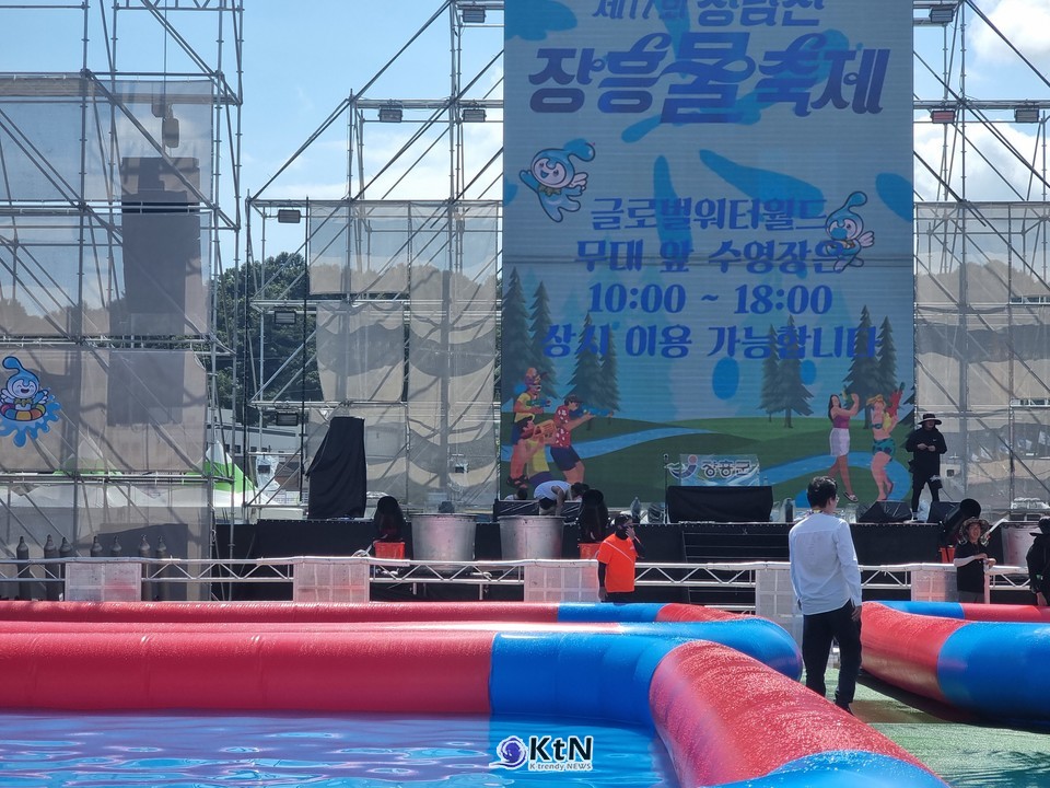 문화관광축제는 지역 소멸 위기에 직면한 지방 도시들에게 실질적인 생존 전략을 제시한다. /사진=장흥물축제, K trendy NEWS DB ⓒ케이 트렌디뉴스 무단전재 및 수집, 재배포금지