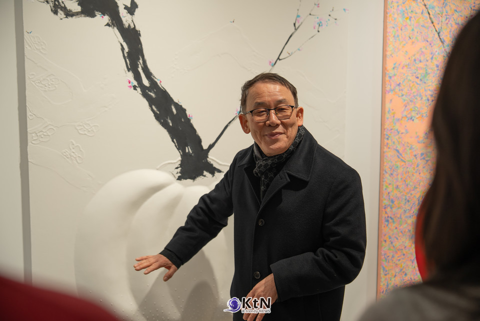 홍형표 작가는 “함께 먹고 함께 살아갈 때 복은 서로에게 흘러 비로소 아름다움으로 돌아온다”고 강조한다. 