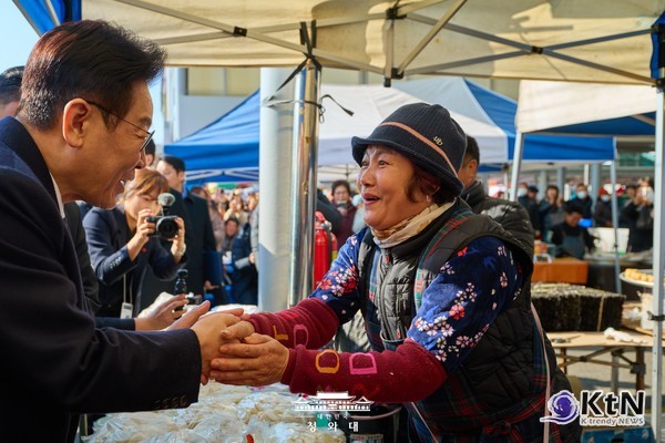 스타 리스크가 흔든 금융 마케팅… 신한은행, 차은우 탈세 의혹 변수에 직면  사진=2026. 01.26  청와대---지역 경제 살리기위해 골목 시장 방문한  이재명 대통령 울산 시장  상인과 함께  광고 같은 감동 장면  K trendy NEWS DB ⓒ케이 트렌디뉴스 무단전재 및 수집, 재배포금지