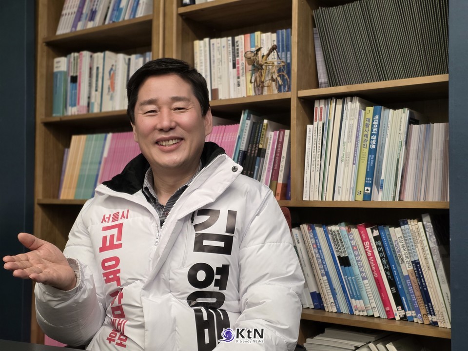 인물이 서 있는 위치, 대중과의 거리, 공간의 질감은 모두 메시지의 일부다. - 김영배 서울시교육감 예비후보의 모습/사진=K trendy NEWS DB ⓒ케이 트렌디뉴스 무단전재 및 수집, 재배포금지