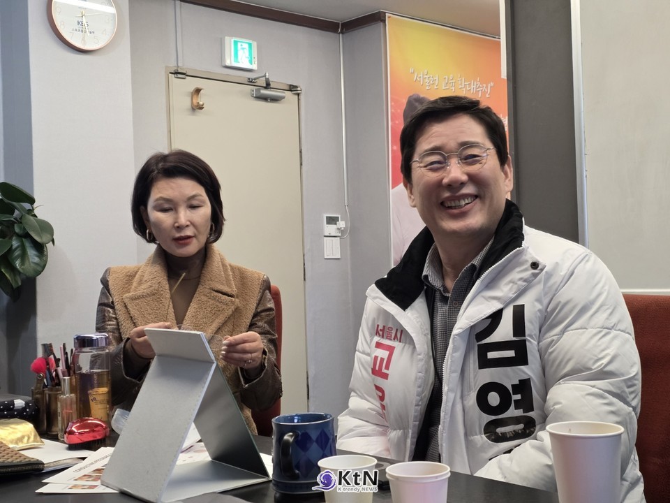 과거의 이미지 컨설팅이 완결된 서사를 구축하는 작업이었다면, 현재의 과제는 전혀 다르다. 잘려 나간 어느 장면에서도 인물의 정체성이 무너지지 않도록 설계하는 일이다. 이미지 컨설팅을 진행하고 있는 김영배 서울시 교육감 예비후보의 모습/사진=K trendy NEWS DB ⓒ케이 트렌디뉴스 무단전재 및 수집, 재배포금지