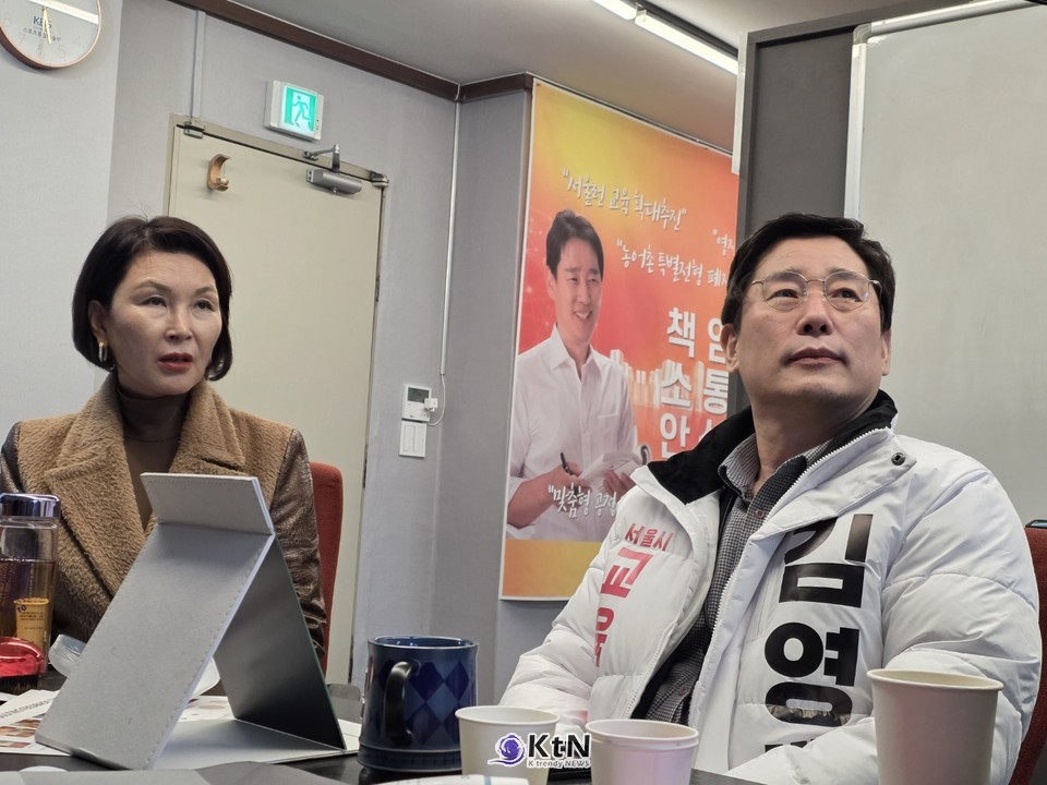 과거의 이미지 컨설팅이 완결된 서사를 구축하는 작업이었다면, 현재의 과제는 전혀 다르다. 잘려 나간 어느 장면에서도 인물의 정체성이 무너지지 않도록 설계하는 일이다.  이미지 컨설팅을 진행하고 있는 김영배 서울시 교육감 예비후보의 모습/사진=K trendy NEWS DB ⓒ케이 트렌디뉴스 무단전재 및 수집, 재배포금지 