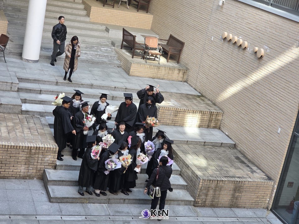 김포대학교 제29회 학위수여식, 세상을 향한 당당한 첫걸음 내딛다/사진=K trendy NEWS DB ⓒ케이 트렌디뉴스 무단전재 및 수집, 재배포금지