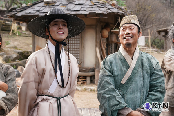영화 ‘왕과 사는 남자’가 개봉 24일 만에 700만 관객 고지를 점령하며 2026년 극장가에 전례 없는 흥행 기록을 써 내려가고 있다. 특히 영화 ‘왕과 사는 남자’ 흥행에 힘입어 라이징 스타 1위에 오른 배우 박지훈의 연기가 주목할 만하다  사진=2026. 02.28 쇼박스 K trendy NEWS DB ⓒ케이 트렌디뉴스 무단전재 및 수집, 재배포금지