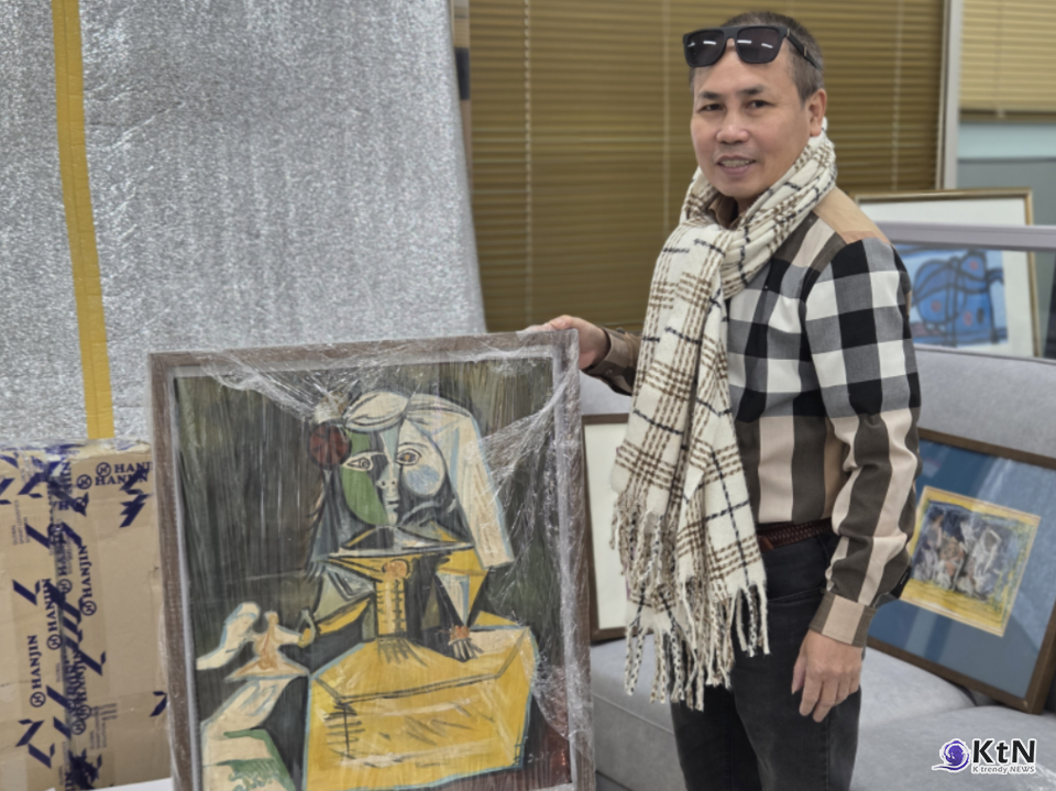 화가, 데이비드 피카소가 피카소의 작품을 보여주고 있다. Picasso in Daegu: Picasso & The Great Masters. 사진=K trendy NEWS DB ⓒ케이 트렌디뉴스 무단전재 및 수집, 재배포금지