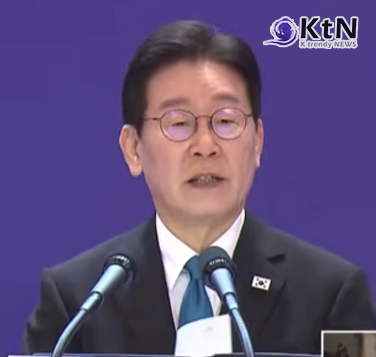 필리핀을 국빈 방문 중인 이재명 대통령이 '제2의 마닐라 갈레온 무역' 시대를 선포하며 핵심광물과 원전, 조선 등 전략 분야에서의 상호보완적 경제협력 강화를 약속했다. 롯데·HD현대 등 경제인 250명 마닐라 집결.. 이재명 정부 첫 아세안 비즈니스 포럼 개최  사진=2026. 03.04  방송화면 갈무리 / 편집  K trendy NEWS DB ⓒ케이 트렌디뉴스 무단전재 및 수집, 재배포금지