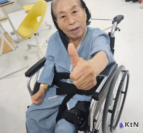 유쾌한 웃음의 대명사 전원주가 빙판길 낙상 사고로 고관절 수술을 받았다는 소식이 전해지면서, 고령층에게 사형선고만큼 무서운 ‘낙상(Fall)’에 대한 주의보가 발령됐다. 사진=2026. 03.05   전원주 유튜브 채널 영상 캡처 K trendy NEWS DB ⓒ케이 트렌디뉴스 무단전재 및 수집, 재배포금지