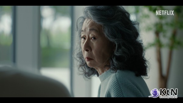 에미상 8관왕 성난 사람들 2, 4월 16일 공개... 윤여정·송강호 역대급 합류 글로벌 신드롬을 일으켰던 넷플릭스 시리즈 성난 사람들이 시즌 2 확정과 함께 배우 윤여정, 송강호라는 꿈의 조합을 공개하며 전 세계 시청자들의 이목을 집중시켰다.  사진=2026. 03.06  넷플릭스   K trendy NEWS DB ⓒ케이 트렌디뉴스 무단전재 및 수집, 재배포금지