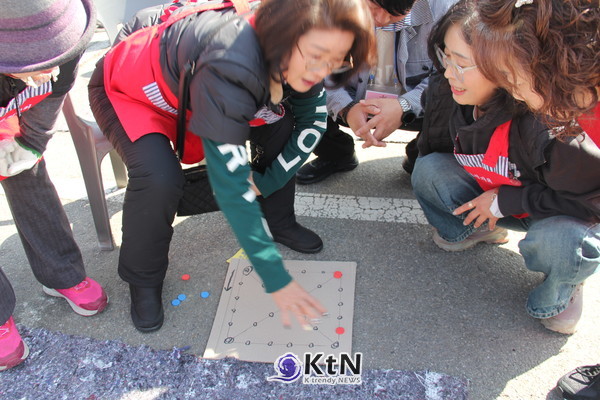 포천시 호남향우회연합회가 주관한 정월대보름 맞이 척사대회가 8일 포천종합운동장 앞마당에서 열렸다. (사진=조영식 기자)