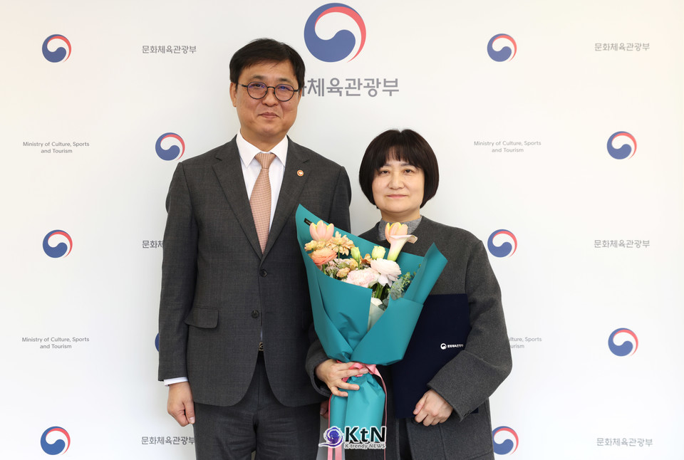 문화체육관광부 최휘영 장관은 9일 서울 종로구 국립현대미술관 서울관에서 모은영 서울독립영화제 집행위원장을 한국영상자료원 신임 원장으로 임명 /사진=문화체육관광부, K trendy NEWS ⓒ케이 트렌디뉴스 무단전재 및 수집, 재배포금지